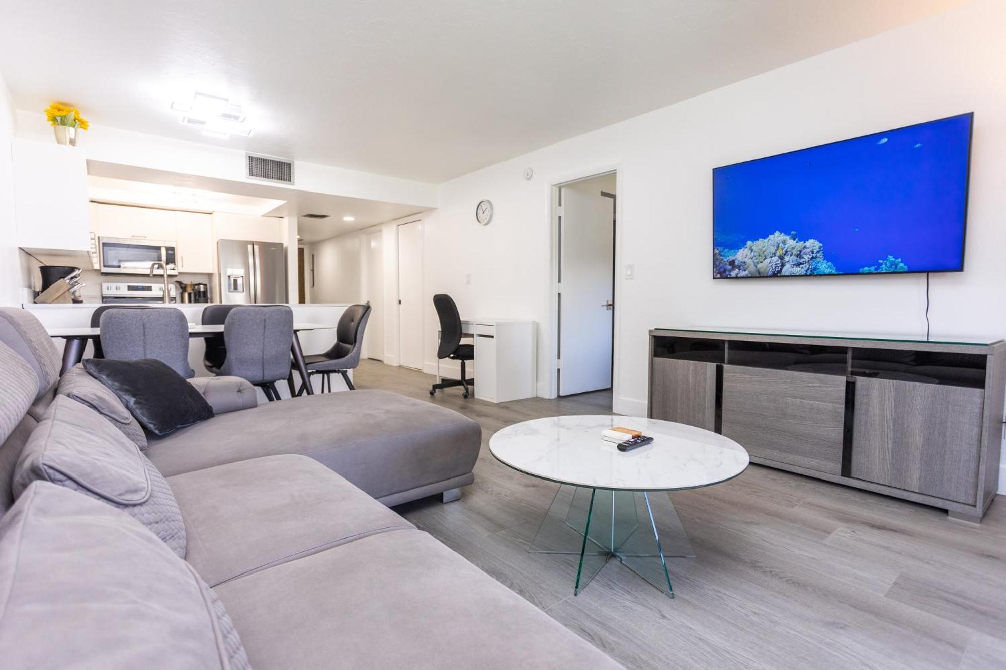 Bass & Sun Condominium 2/2 Bedroom クルーイストン 部屋 写真