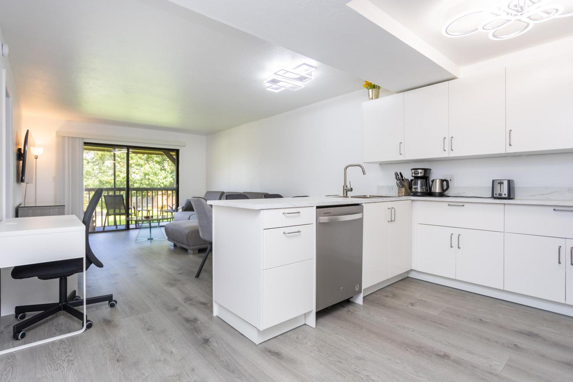 Bass & Sun Condominium 2/2 Bedroom クルーイストン 部屋 写真
