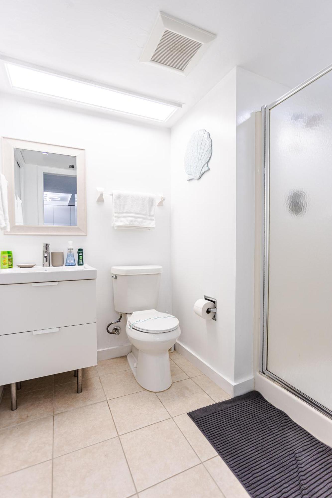 Bass & Sun Condominium 2/2 Bedroom クルーイストン 部屋 写真