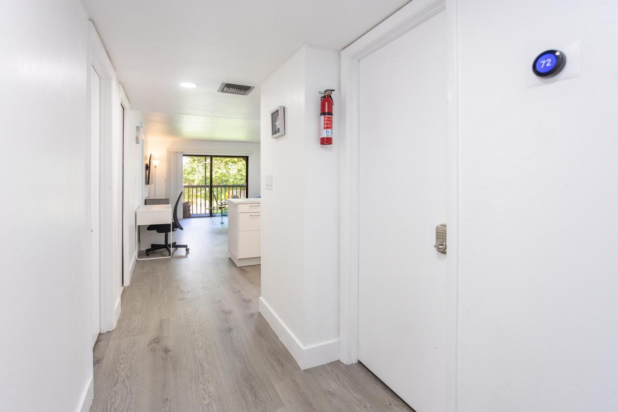 Bass & Sun Condominium 2/2 Bedroom クルーイストン 部屋 写真