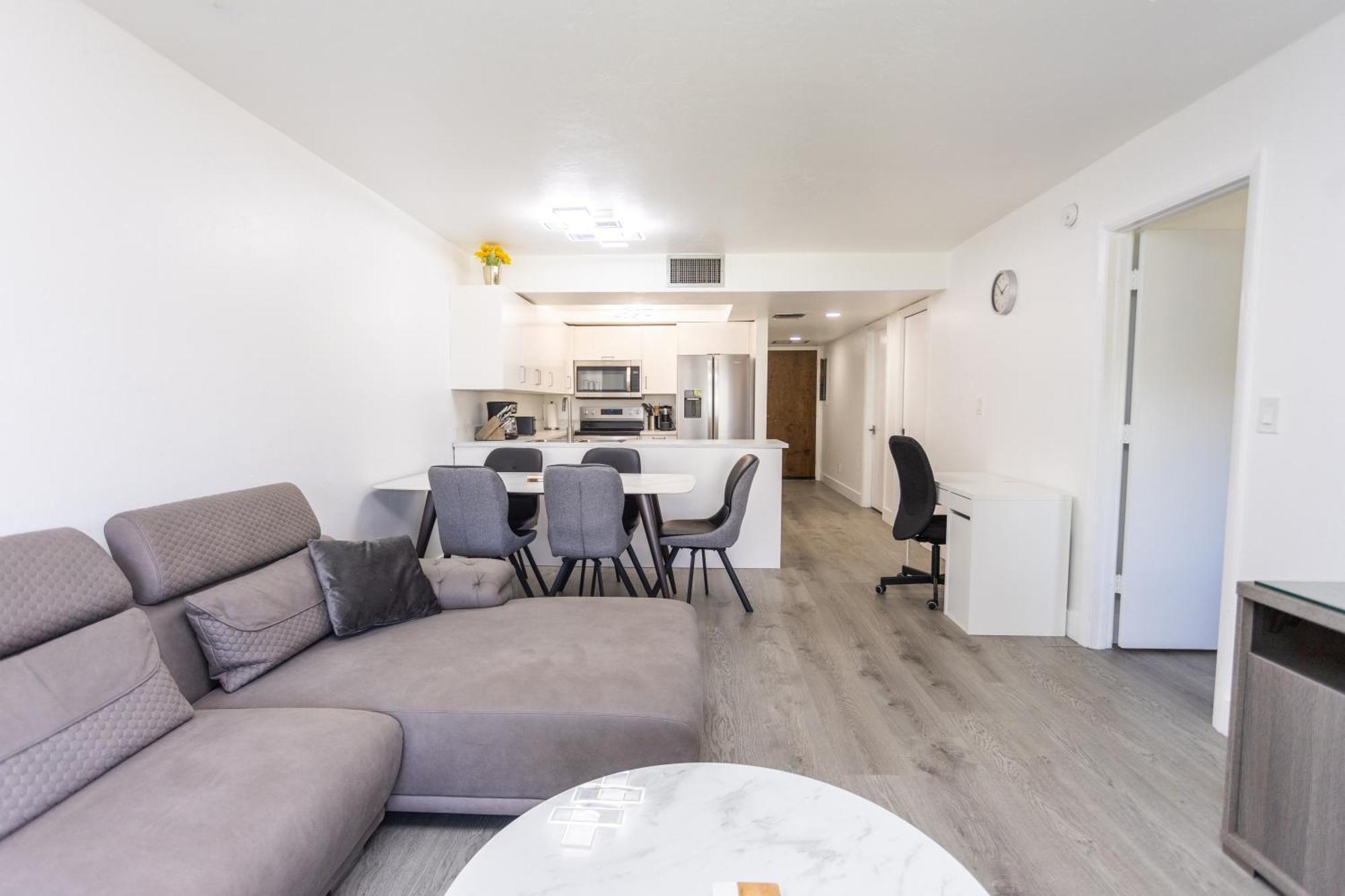 Bass & Sun Condominium 2/2 Bedroom クルーイストン 部屋 写真