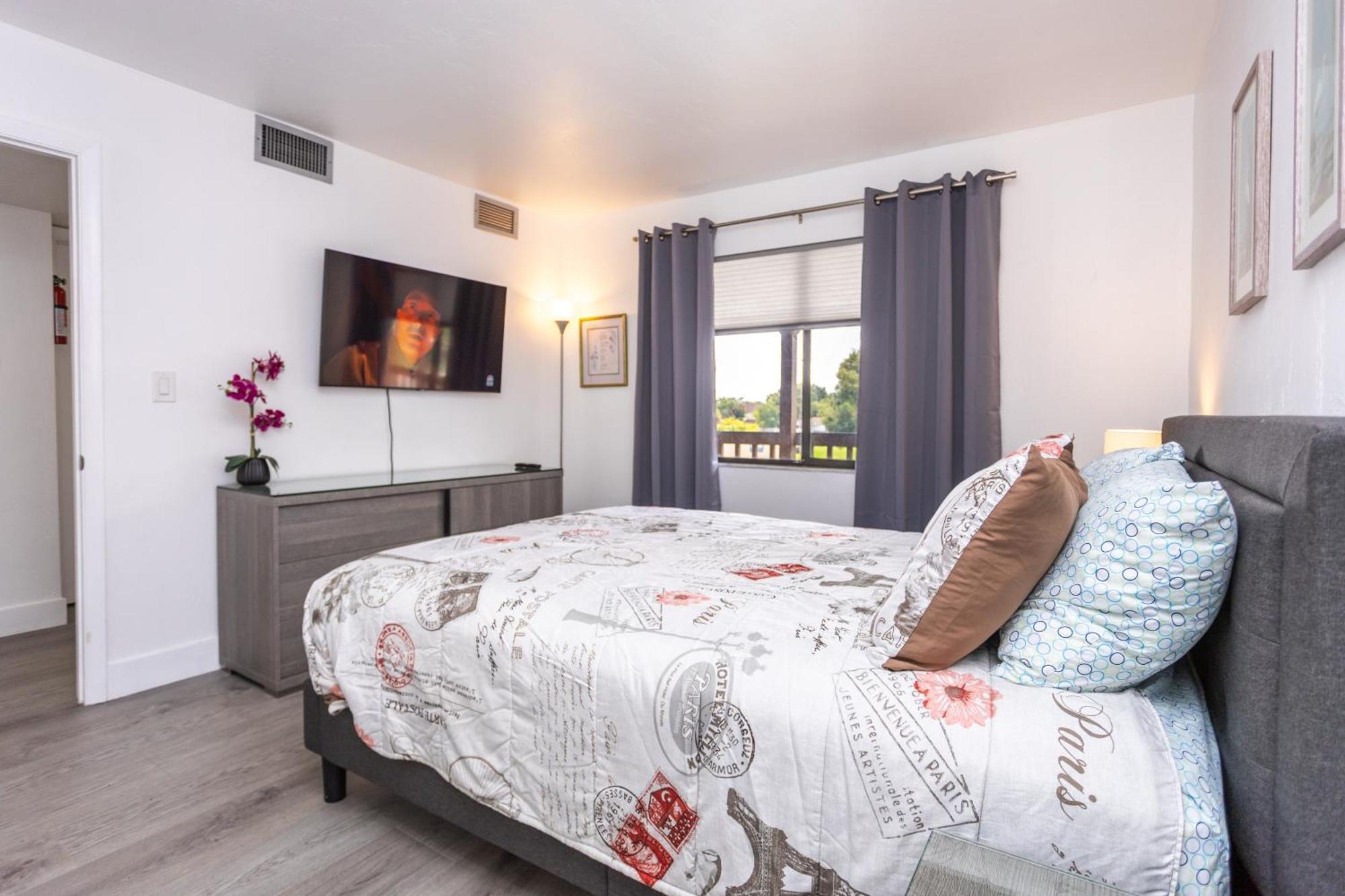 Bass & Sun Condominium 2/2 Bedroom クルーイストン 部屋 写真